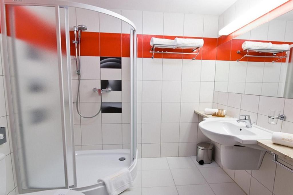 Hotel Poznanski A2 Lubon Phòng bức ảnh